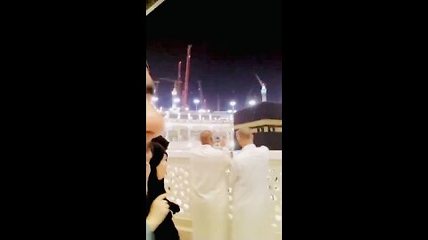 Kaaba k tawaf me Hamd parhi