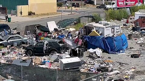 Is this a 3rd world country? Nope just Oakland California. Ran by Democrats & their failed policies.