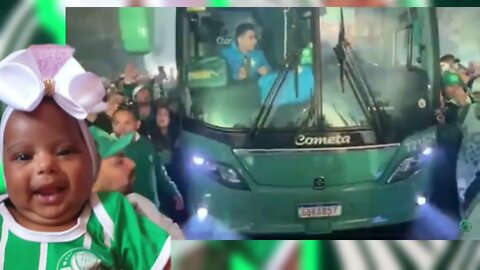 Show da torcida palestrina // saída do ônibus do Palmeiras