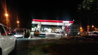 SOUTH AFRICA - Cape Town - Kenilworth Caltex garage shooting (Video) (dZ3)