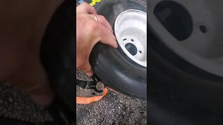 HOW TO fill a tubeless tire with air. The rim needs to touch the rubber. #howto #golfcart #tire