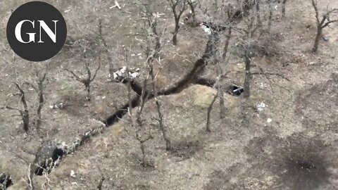 RUSSIAN TROOPS STORM UKRANIAN TRENCH