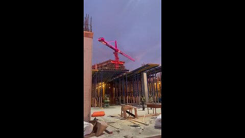 CONSTRUCTION LIFESTYLE 🏗️🚧#cranes#doka#peri