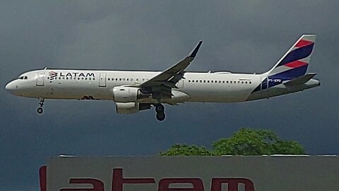 Airbus A321 PT-XPD vindo de Brasília para Manaus