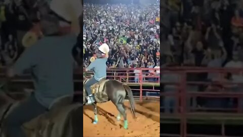 AGORA: BOLSONARO ENTRA DE CAVALO EM BARRETOS