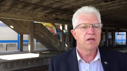 South Africa - Cape Town - DA Premier candidate visits Mitchell’s Plain train station (Video) (jox)