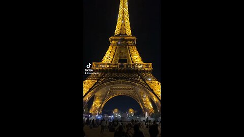 Eiffel Tower before and after show