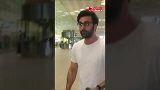 Ranbir Kapoor's SPECIAL request to paps at the airport says, "Kal na meri.." #shorts #ranbirkapoor