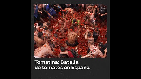 Una campal batalla de tomates en la fiesta de la Tomatina en Espana
