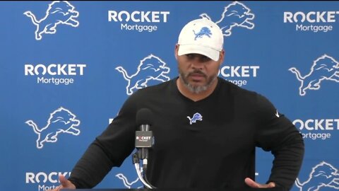 Duce Staley talks about Jamaal Williams' Christmas gifts to his team