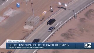 Police use "grappler" to capture driver after a pursuit