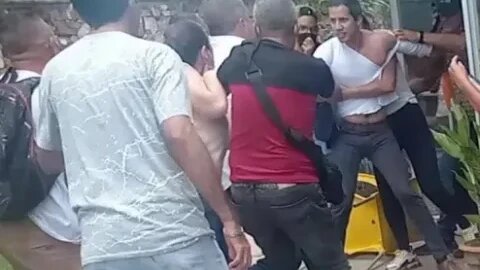 Juan Guaidó é expulso de restaurante na Venezuela por apoiadores de Maduro