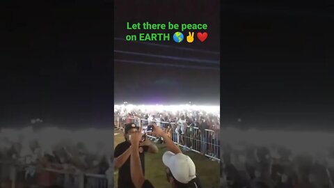 Crowd of Tanjay lighted up their smartphones for this peace loving song.