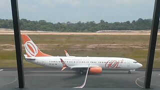 Três anos atrás, no Aeroporto Internacional de Manaus...