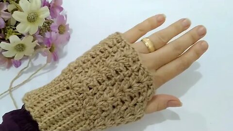 How to make a crochet fingerless gloves ( left handed ) - crafting wheel.