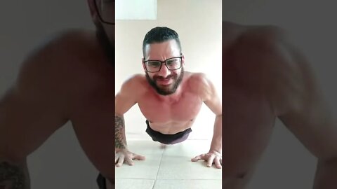 EU TENTANDO FAZER FLEXÃO NO COMEÇO... #Shorts