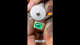 Hand making a Emerald cut Colombian emerald masculine bezel signet men’s ring 4.49 carats