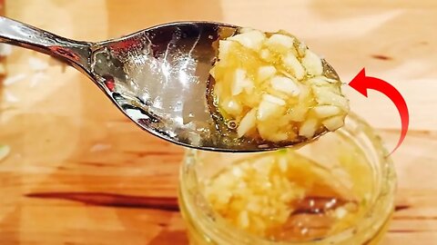 Benefits of Eating Garlic And Honey On An Empty Stomach