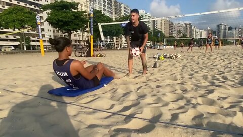 Treino de Futevolei Feminino intermediário completo - Impulsão + ataque