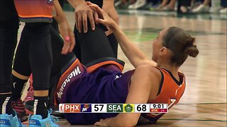 😳 Taurasi Knocked Down After Bumping Into Teammate Brittney Griner's Shoulder | Phoenix Mercury