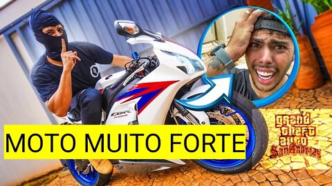 PEGUEI A MOTO DO MEU AMIGO ESCONDIDO 😱MOTO MUITO FORTE😱