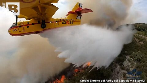 MUST SEE! Fire-Fighting Planes Extinguish Wildfire on Canary Islands