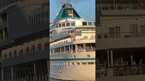 Gigantic cruise ship #montreal #viralvideo #travel #montrealtourism