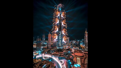 With fireworks .. A huge New Year's celebration at Burj Khalifa