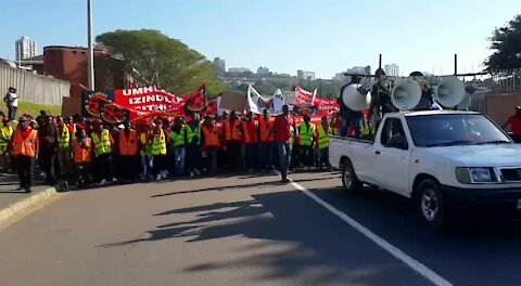 Shack dwellers march on Durban city hall (jLE)