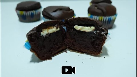 Moist Chocolate Muffins / Ζουμερά Muffins Σοκολάτας