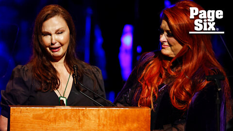 Naomi Judd's daughters break down at Country Music Hall of Fame induction