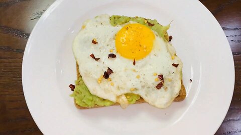 The Ultimate Avocado Toast with Egg Recipe in Under 10 Minutes!