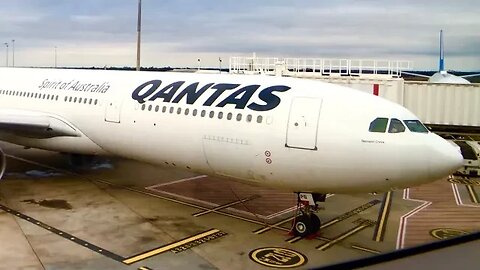 QANTAS Melbourne to Hong Kong (A330-300 ECONOMY Class)