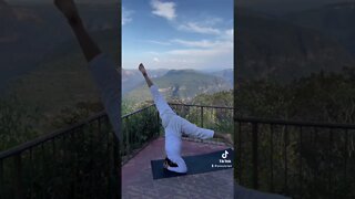 Advanced handstand routine