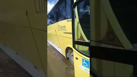 ACONTECE: ÔNIBUS DA ITAPEMIRIM ABANDONADO