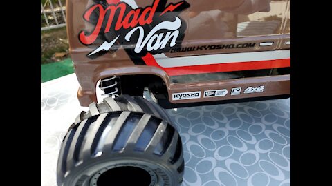 Kyosho Mad Van (with Sound Module) - Dirt Run