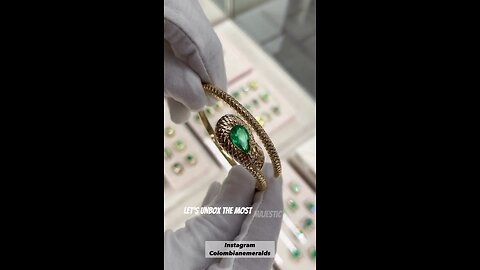 Cleopatra Bespoke serpent snake scale Colombian emerald pear solid gold bangle bracelet 18K gold