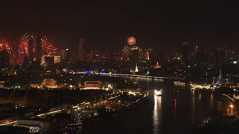 Bangkok welcomes the New Year with fireworks