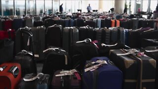Tampa teacher helps 50 Southwest customers find their lost luggage