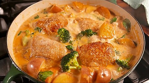 Garlic Parm Chicken And Potatoes Is A One Skillet Wonder!!!😯🎸