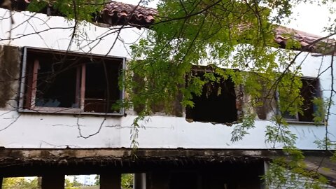 Sobrado parecido com mansão abandonado no bairro Boa Vista em Novo Hamburgo/RS