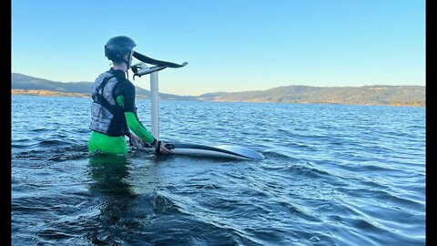 Surfing around Lake Jindabyne on an electric hydrofoil!