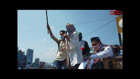 Orasi Ukhti di Aksi Damai Bela Palestina di Tugu Adipura Bandarlampung