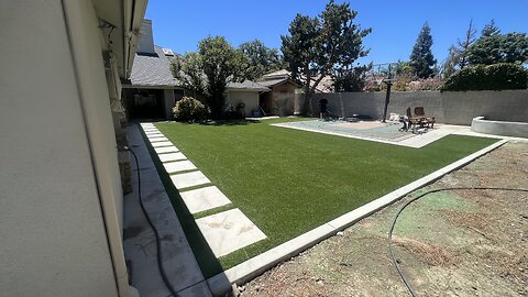 Working installing turf “el bon bon”