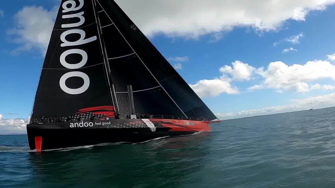 Sailing World on Water Aug 11 23 Start Brisbane-Hamilton Island Race ...