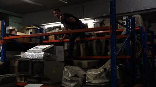 EEVblog #1112 (PART 2) - More Vintage Warehouse Diving