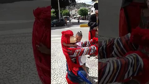 ALEGRIA DAS CRIANÇAS COM FOFÃO, MICKEY MOUSE E LA CASA DE PAPEL DANÇANDO NA CARRETA FURACÃO