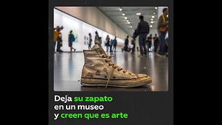 Joven deja su zapato en el suelo en un museo y creen que es una obra de arte