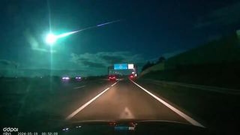 CRAZY FOOTAGE OF A METEOR PASSING OVER PORTUGAL AND SPAIN LAST NIGHT