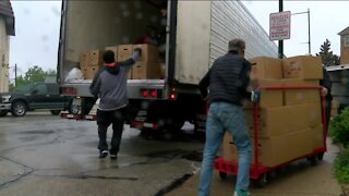 Milwaukee Homeless Veterans Initiative distributes 1,000 boxes of food ahead of Memorial Day